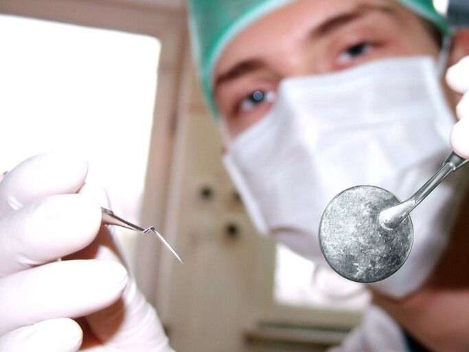 پانسمان دندان چیست و چه کاربردی دارد؟ - دندونیا | فروشگاه تخصصی تجهیزات و مواد دندانپزشکی 🦷 پانسمان دندان چیست و چه کاربردی دارد؟